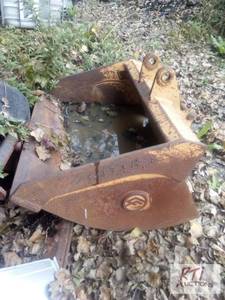 lot 417 image: Ditching bucket. Off a Case Super M...