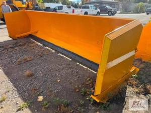 lot 449 image: 16ft bucket mount snow pusher. Bolt...