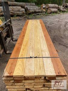lot 553 image: 1 Skid of mixed-species boards 60 a...
