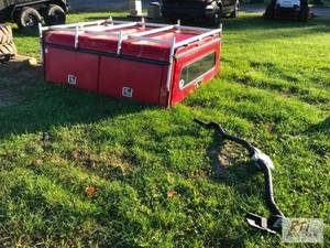 lot 655 image: Pickup hitch bar and pickup utility...