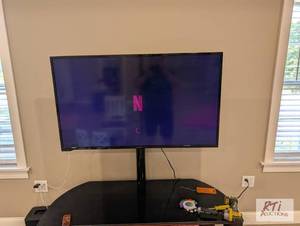 lot 702 image: Flatscreen TV. Works.&nbspThe item...