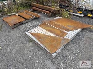 lot 717 image: (2) Pallets of assorted 18in st...