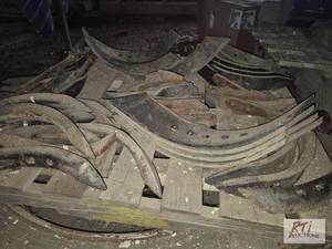 lot 734A image: Pallet of New Chisel points. 4IN Tw...