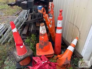 lot 761 image: Lot of assorted traffic cones. (Lot...