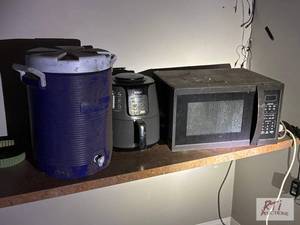 lot 768 image: Cooler, microwave, and air fryer. (...