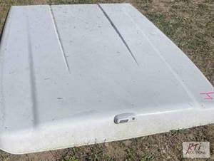 lot 795 image: White truck cap 8ft 4in long by 5ft...