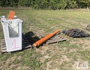 lot 805 image: Lot of bucket, hydraulic lines and ...