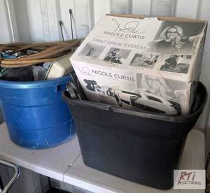lot 806 image: Lot of 2 tubs containing shop suppl...